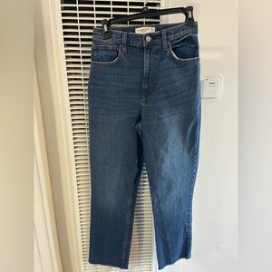 Abercrombie & Fitch The 90’s Straight Ultra High Rise Medium Wash Rag Hem Size 2